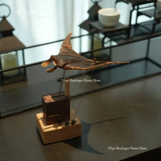Manta Horizon Sculpture Cinétique en Bois Sculpté