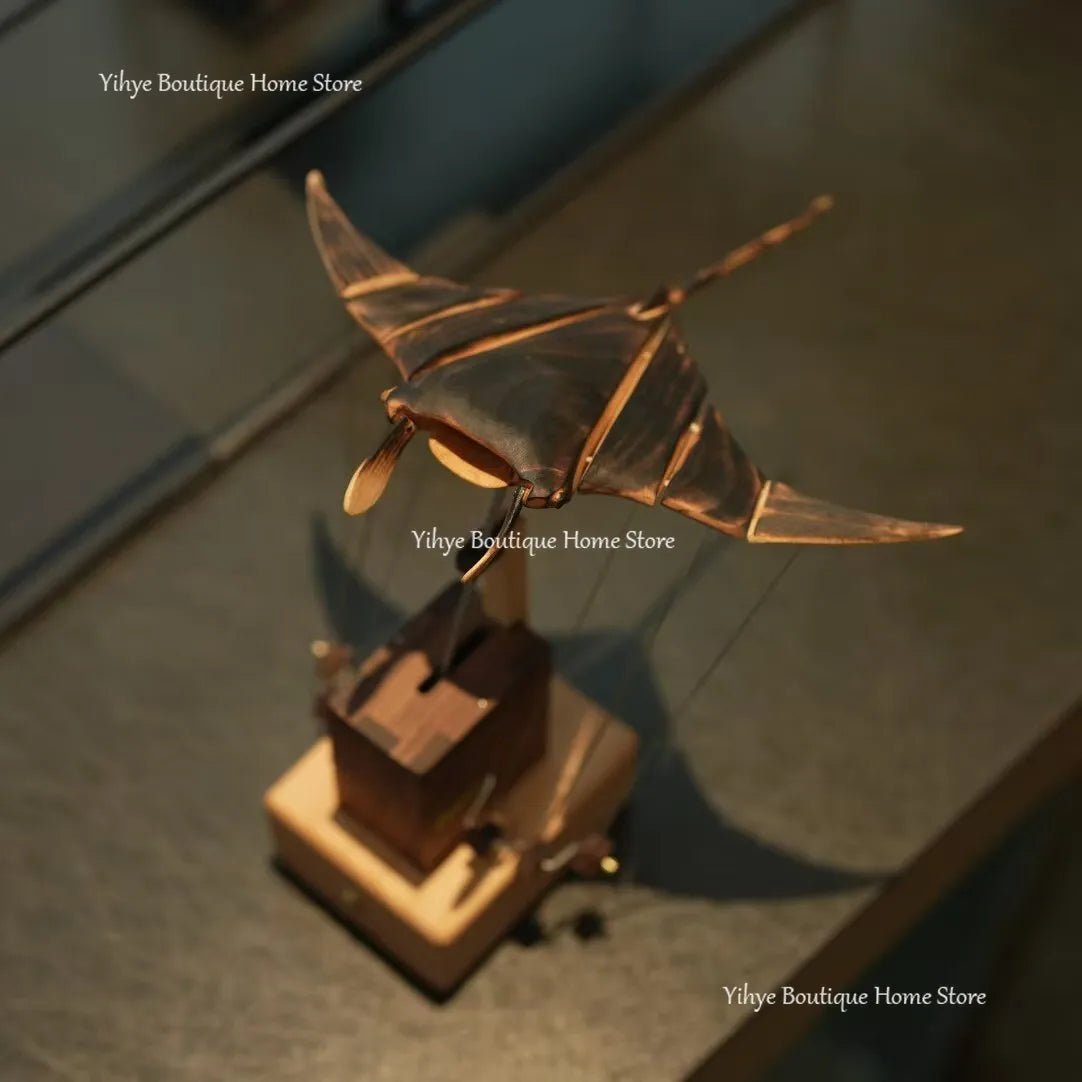 Manta Horizon Sculpture Cinétique en Bois Sculpté