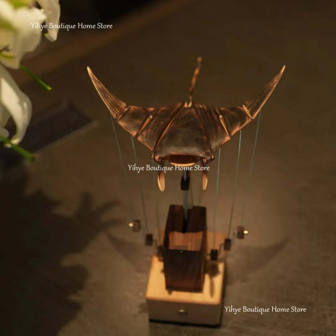 Manta Horizon Sculpture Cinétique en Bois Sculpté
